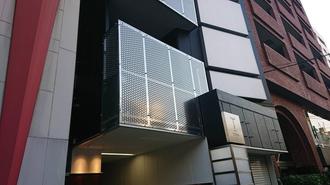 恵比寿テラスビル　階段目隠しアルミグラフィックパンチング